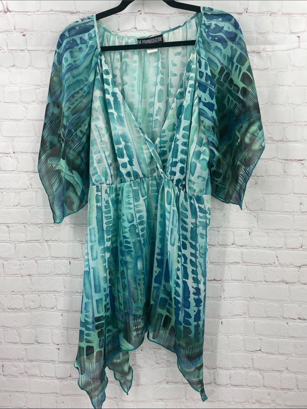 The PYRAMID COLLECTION Turquoise & Teal Sheer Tunic 1X Plus Size Handkerchief